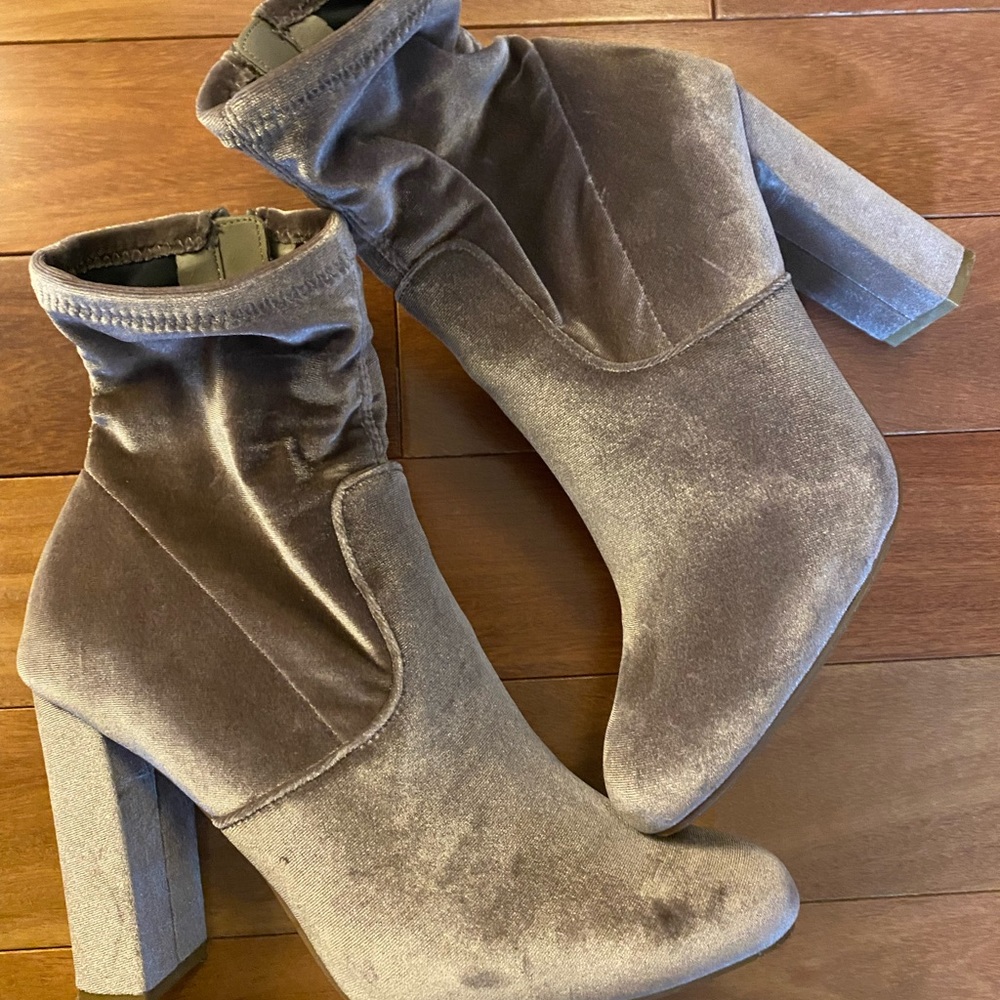 4” lavender velvet boot heals